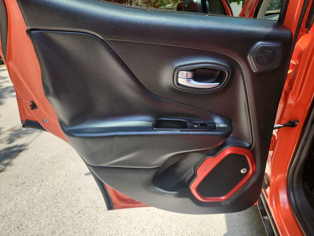 2016 Jeep Renegade Image 33