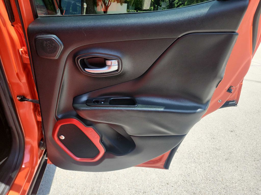 2016 Jeep Renegade Image 36
