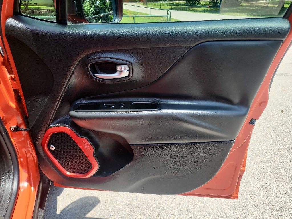 2016 Jeep Renegade Image 38