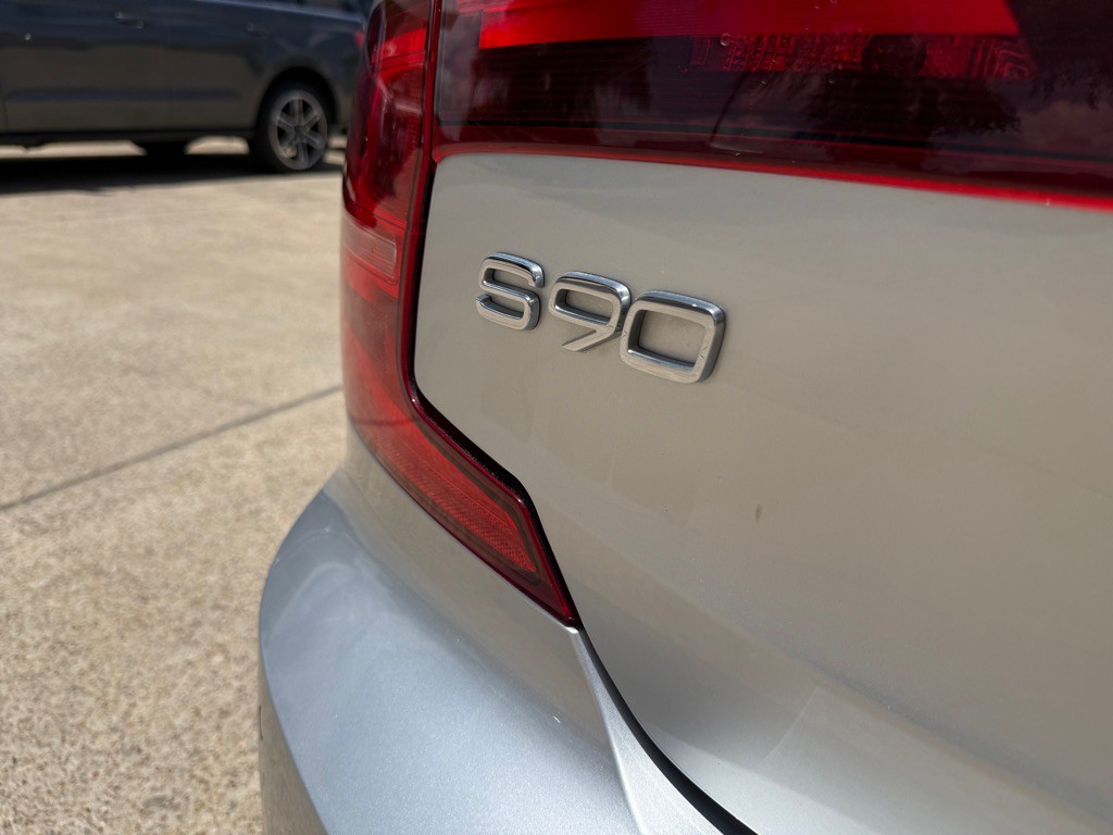 2017 Volvo S90 Image 9