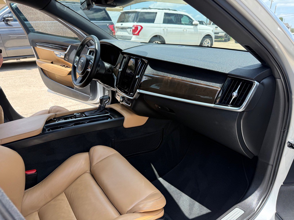 2017 Volvo S90 Image 16