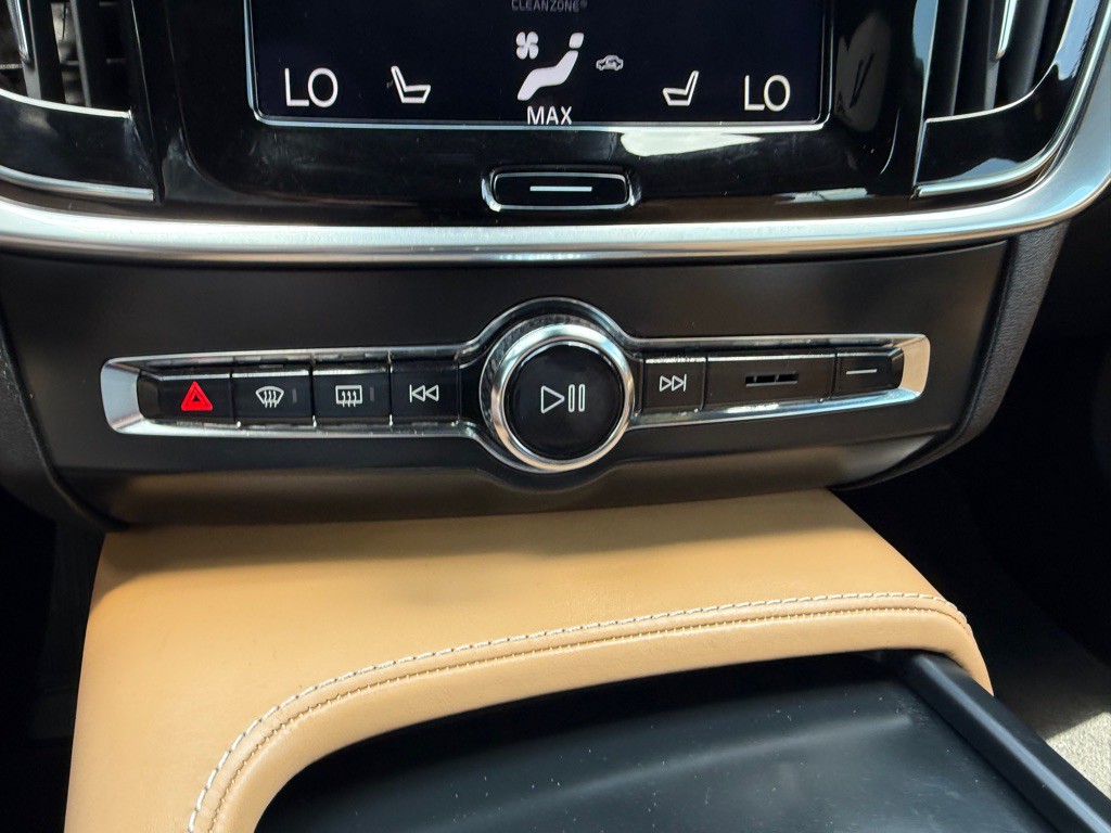 2017 Volvo S90 Image 26