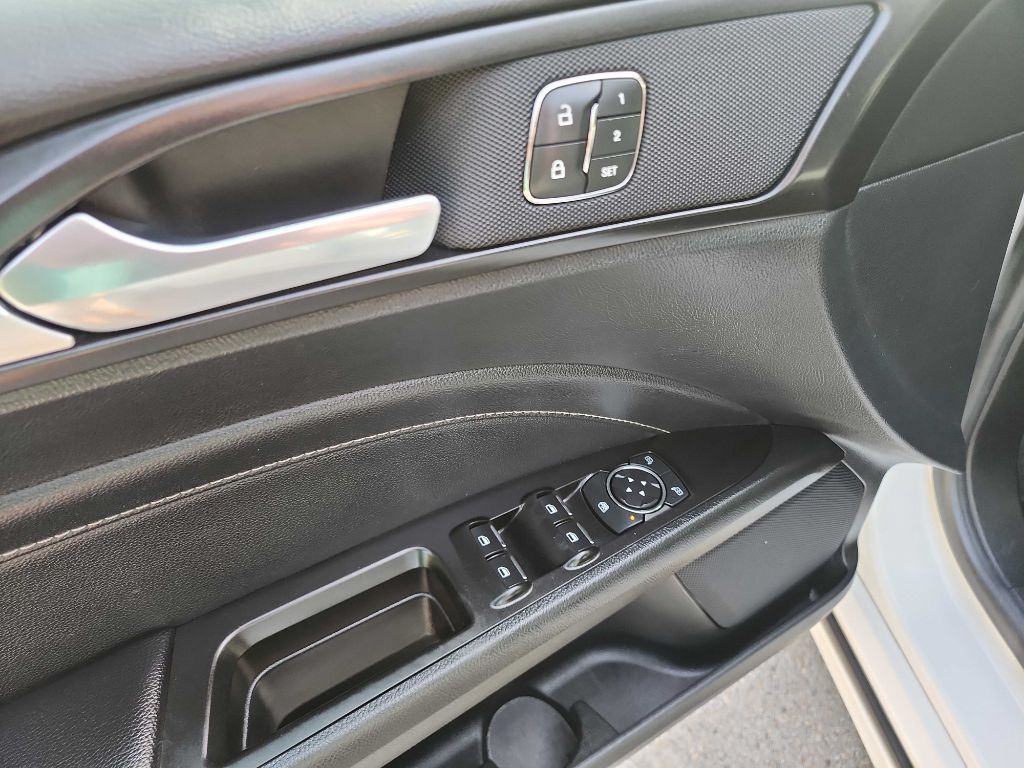 2019 Ford Fusion Image 16