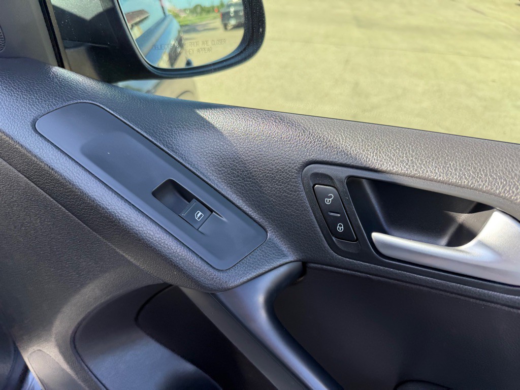 2016 Volkswagen Tiguan Image 21