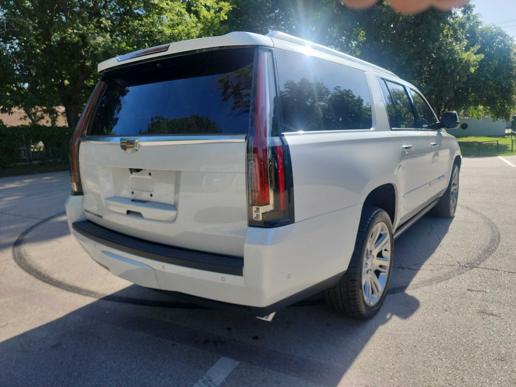 2018 Cadillac Escalade Image 9