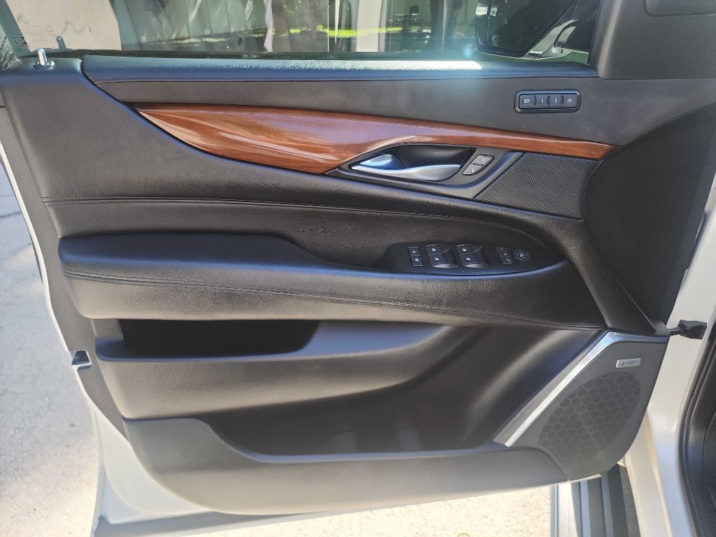 2018 Cadillac Escalade Image 17