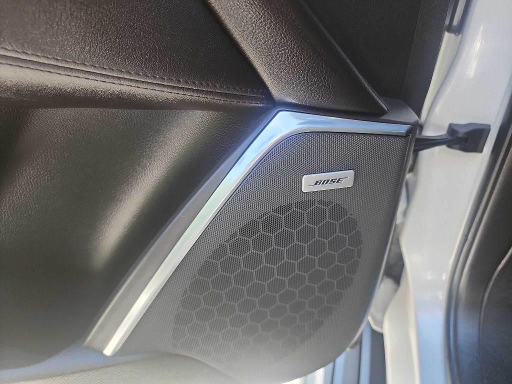 2018 Cadillac Escalade Image 19