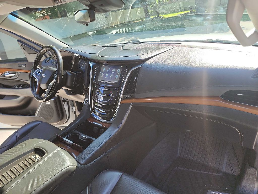 2018 Cadillac Escalade Image 50