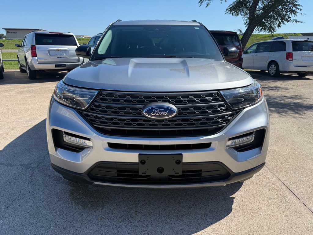 2023 Ford Explorer Image 2