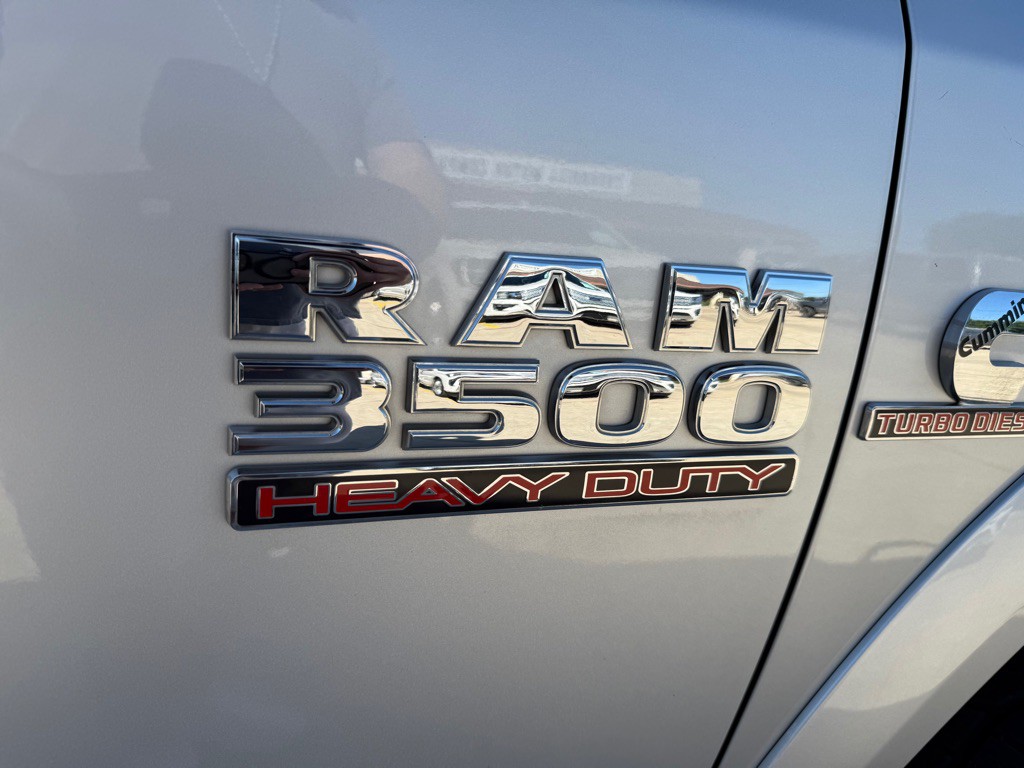 2016 RAM 3500 Image 11