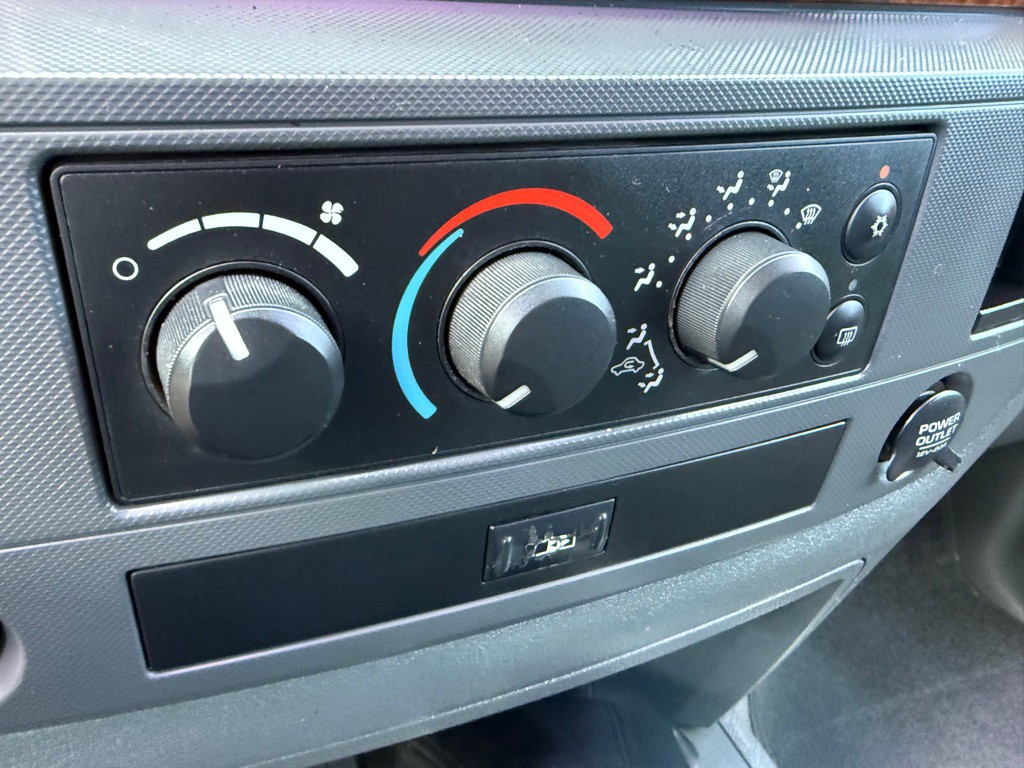 2006 Dodge Ram 3500 Image 26