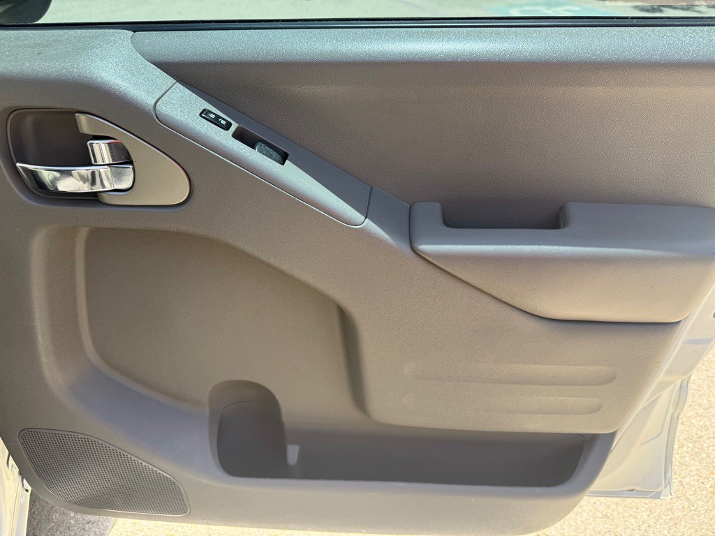 2020 Nissan Frontier Image 32