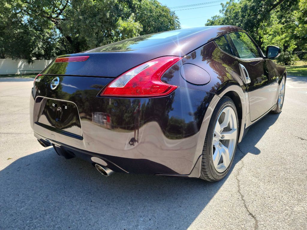 2010 Nissan 370Z Image 8