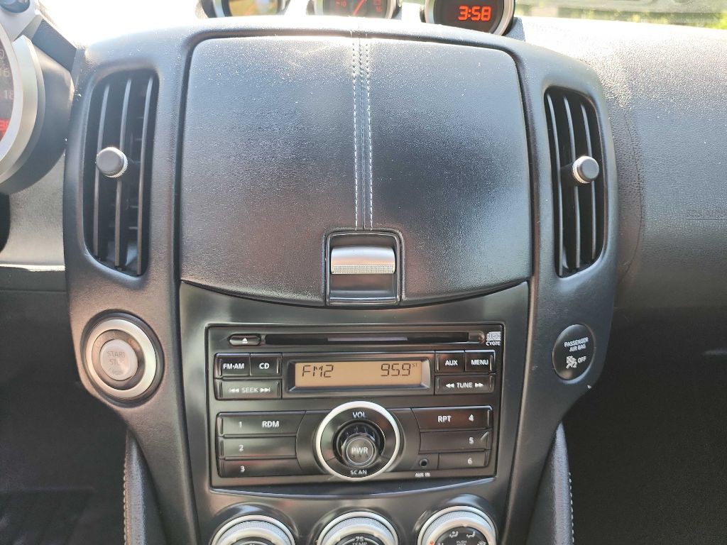 2010 Nissan 370Z Image 24