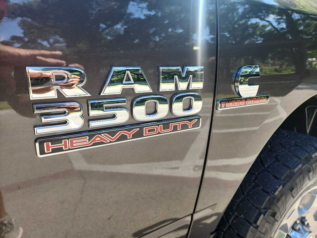 2017 RAM 3500 Image 14
