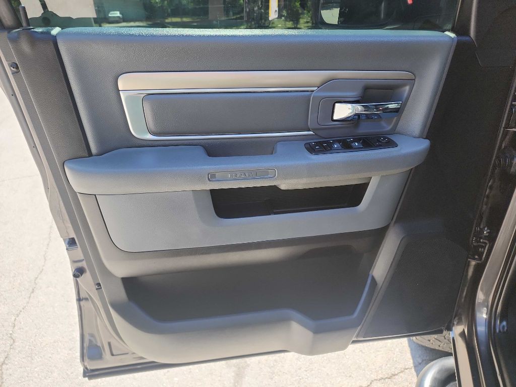 2017 RAM 3500 Image 17