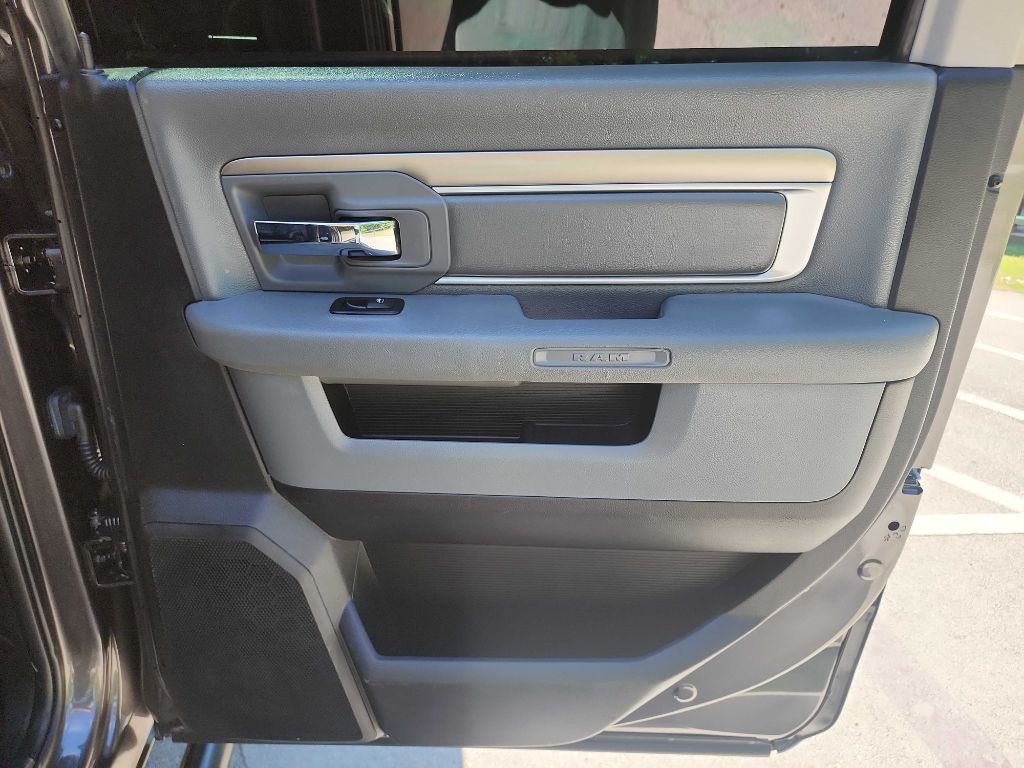 2017 RAM 3500 Image 38
