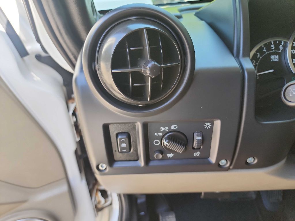 2007 HUMMER H2 Image 19