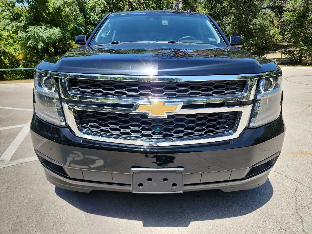 2017 Chevrolet Suburban Image 2
