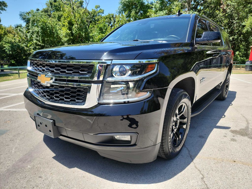 2017 Chevrolet Suburban Image 4