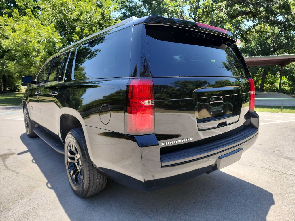 2017 Chevrolet Suburban Image 6