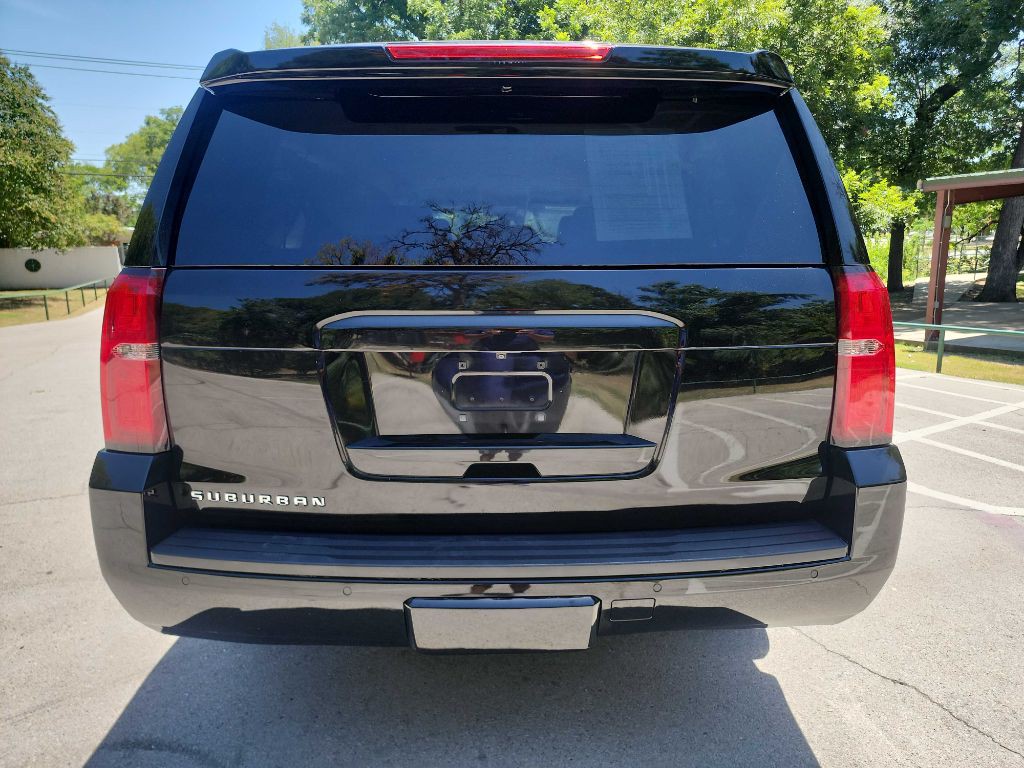 2017 Chevrolet Suburban Image 7