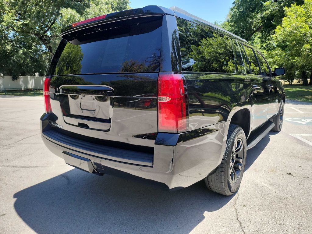 2017 Chevrolet Suburban Image 10