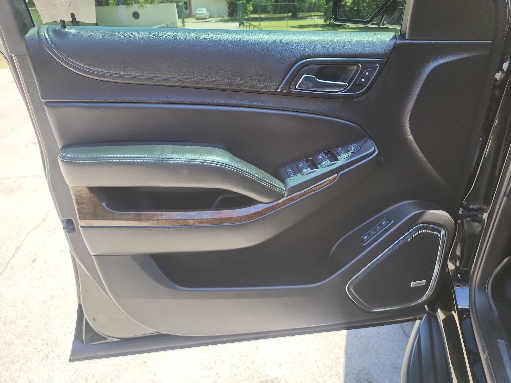 2017 Chevrolet Suburban Image 16