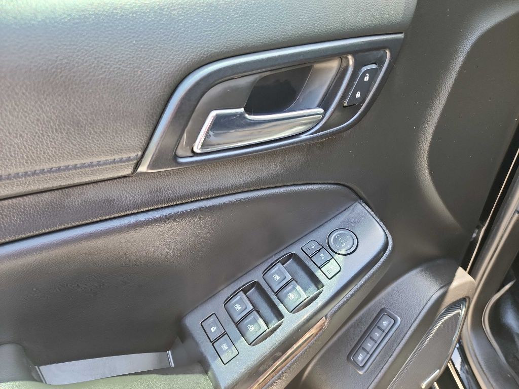 2017 Chevrolet Suburban Image 17