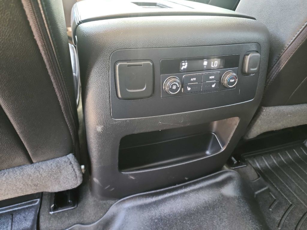 2017 Chevrolet Suburban Image 33