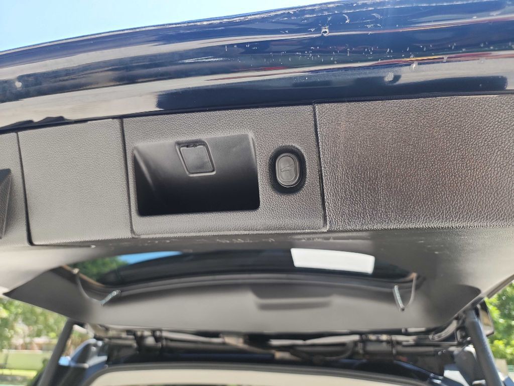 2017 Chevrolet Suburban Image 38