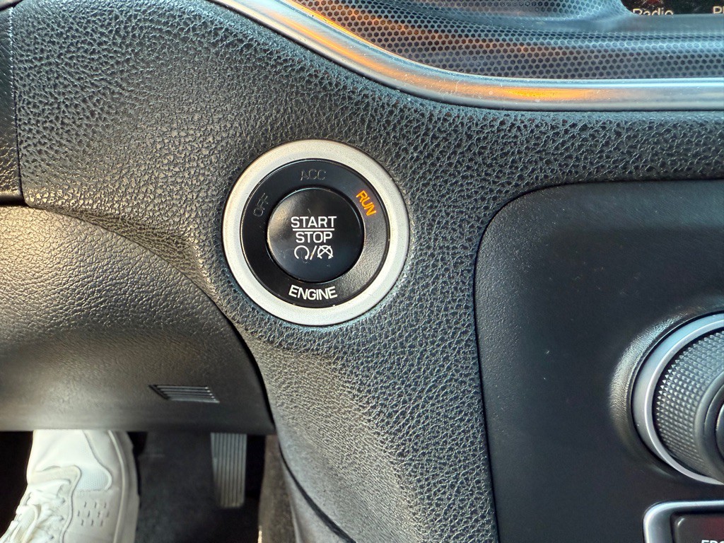 2015 Dodge Charger Image 28