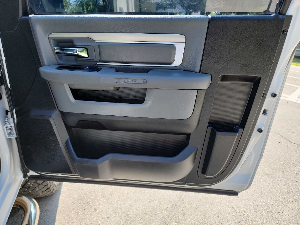 2014 RAM 3500 Image 30