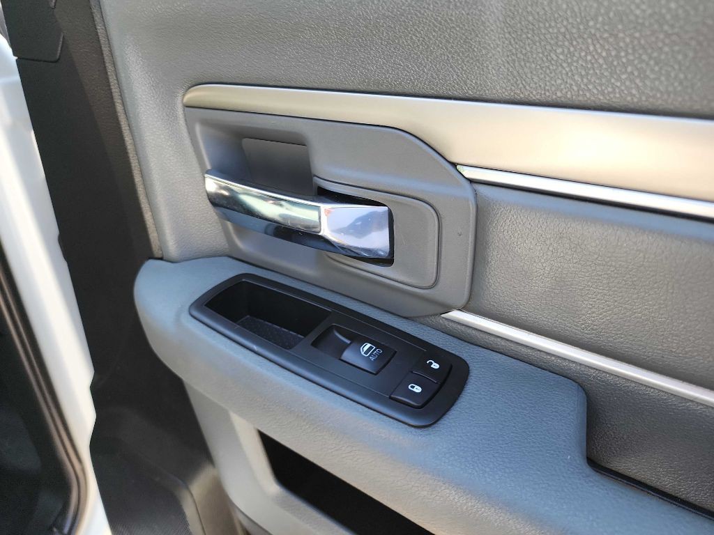 2014 RAM 3500 Image 31
