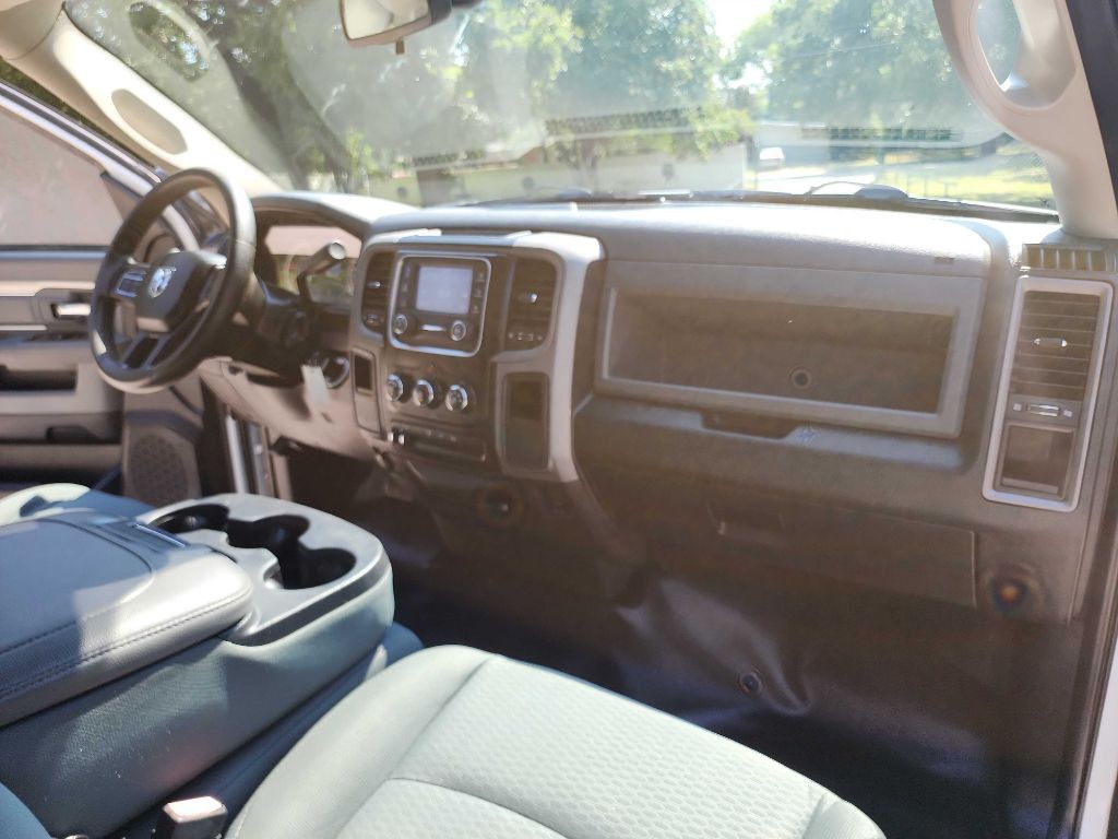 2014 RAM 3500 Image 33