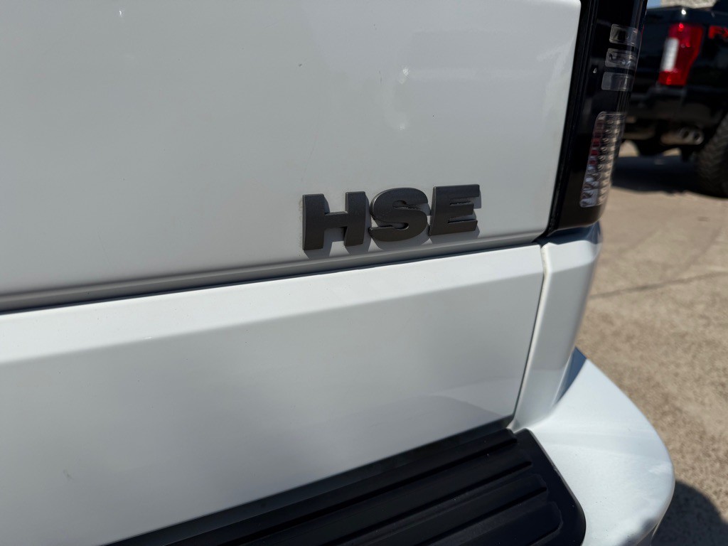2016 Land Rover LR4 Image 10