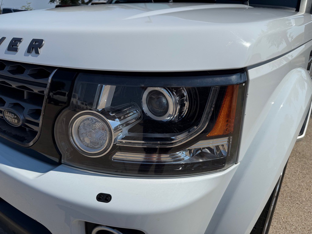 2016 Land Rover LR4 Image 12