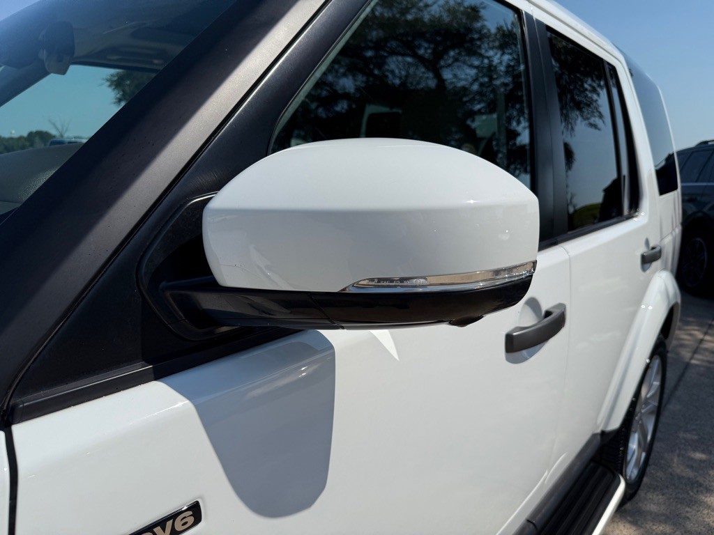 2016 Land Rover LR4 Image 13