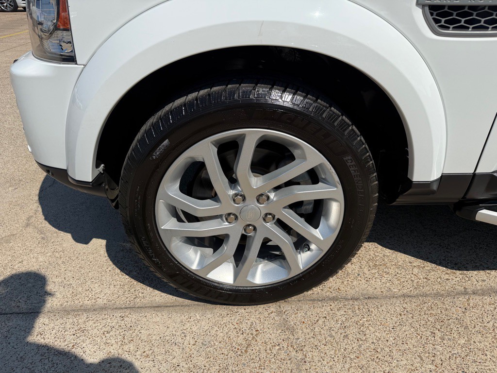2016 Land Rover LR4 Image 14