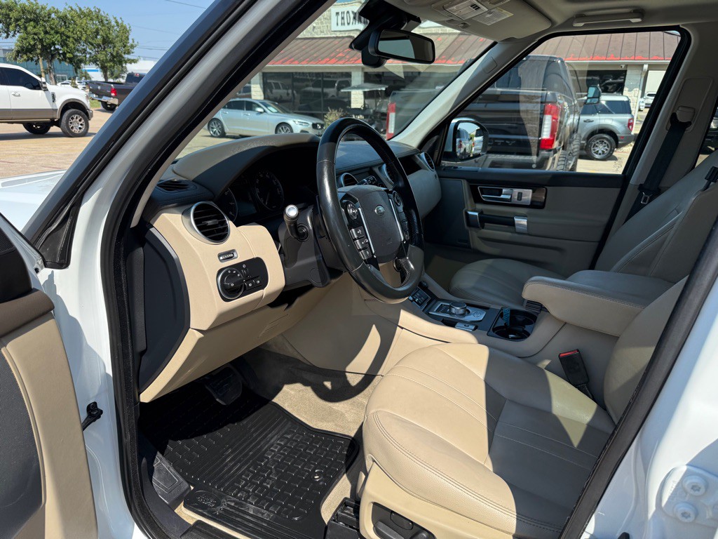 2016 Land Rover LR4 Image 15