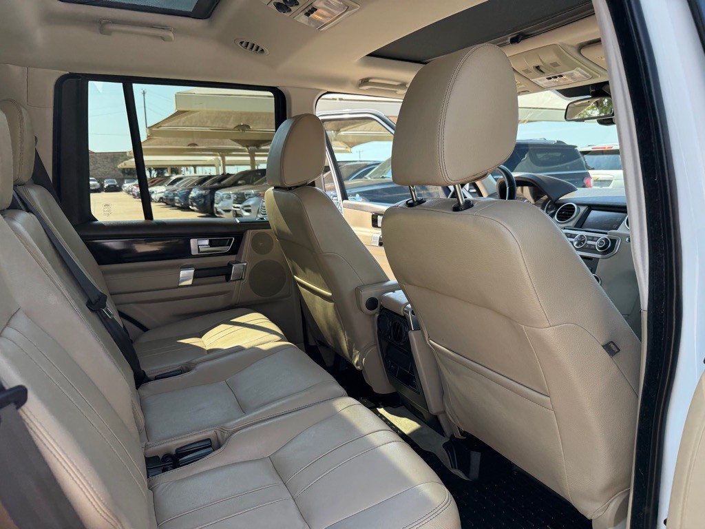 2016 Land Rover LR4 Image 18