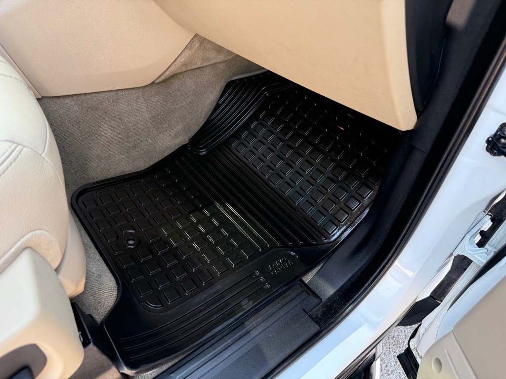 2016 Land Rover LR4 Image 24