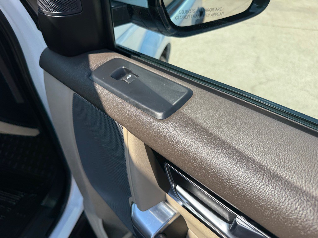 2016 Land Rover LR4 Image 27