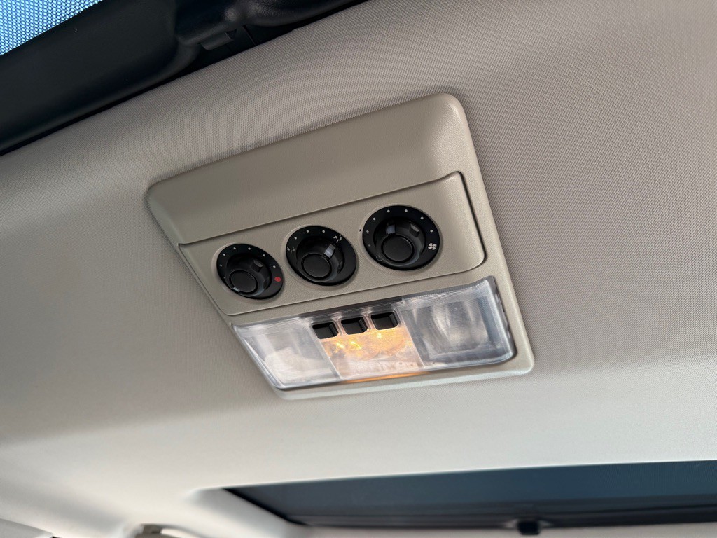 2016 Land Rover LR4 Image 29