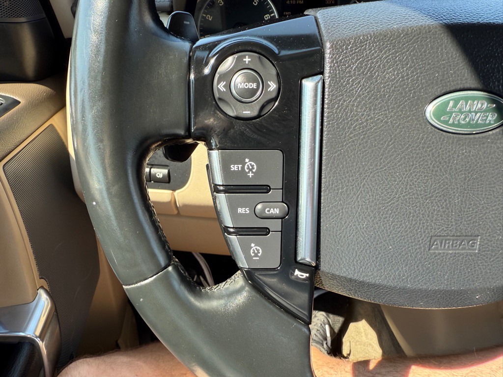 2016 Land Rover LR4 Image 31