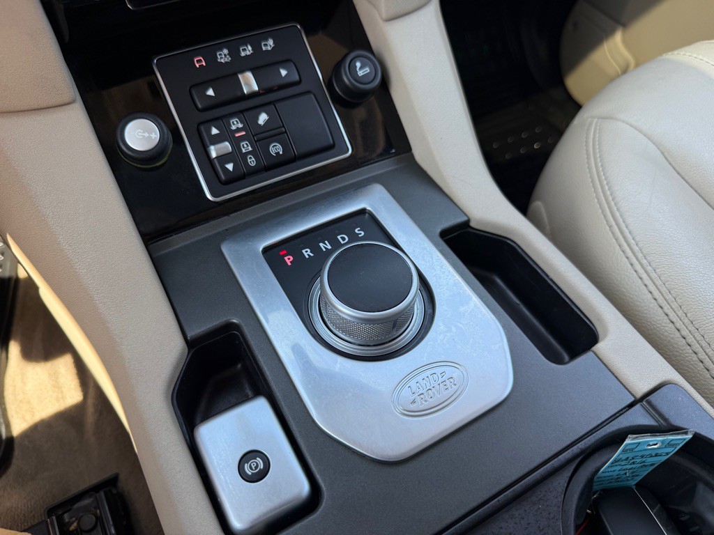 2016 Land Rover LR4 Image 35