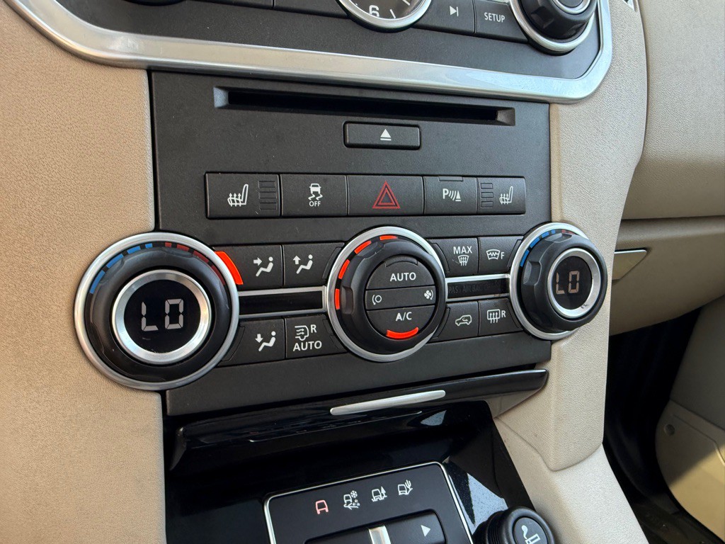 2016 Land Rover LR4 Image 36