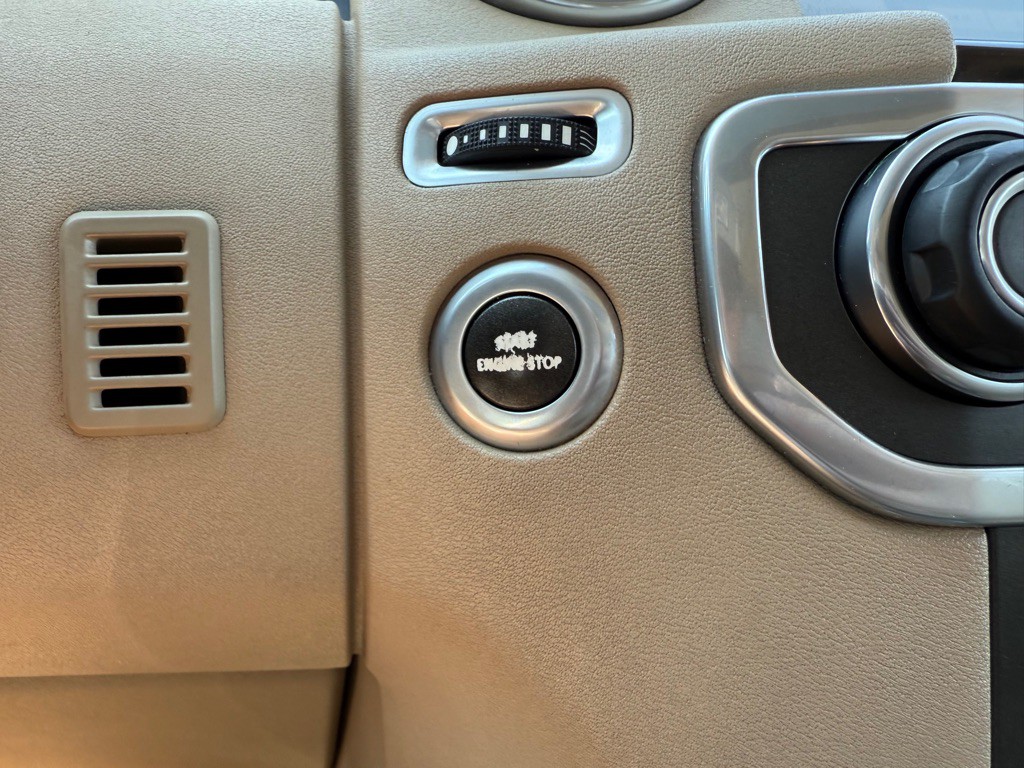 2016 Land Rover LR4 Image 37