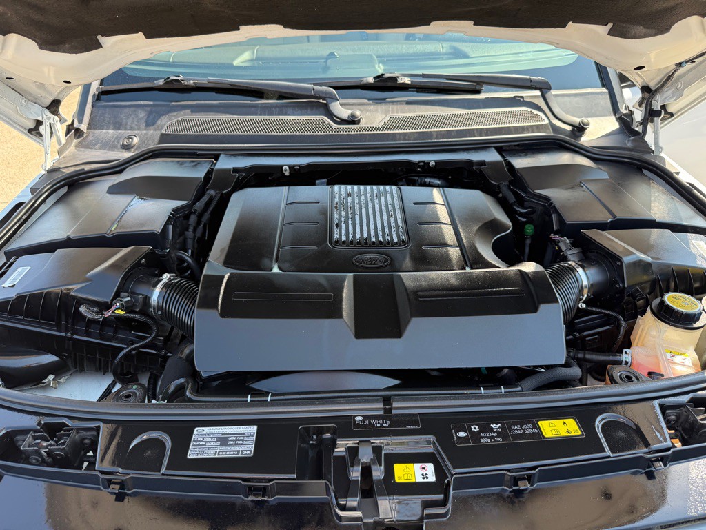 2016 Land Rover LR4 Image 42