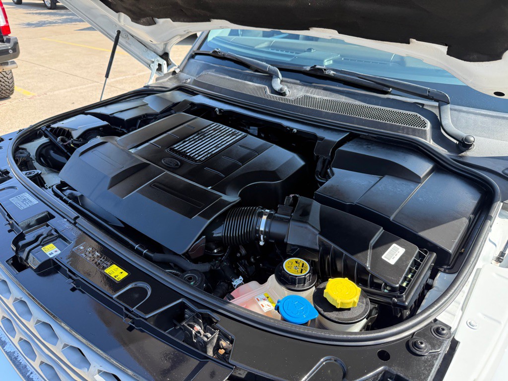 2016 Land Rover LR4 Image 43